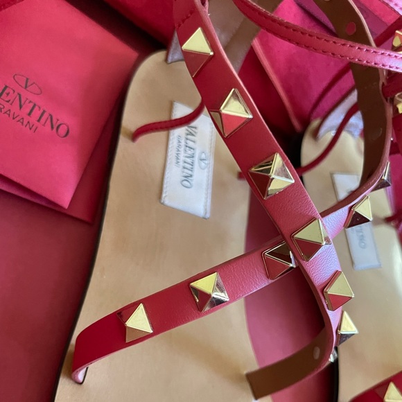 💗Valentino Rockstud Gladiators 💗 - Picture 3 of 6